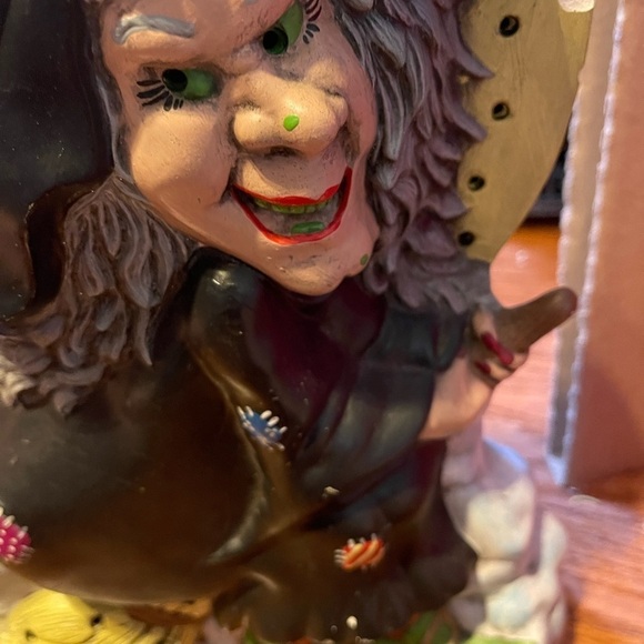 Vintage Halloween Witch Ceramic Mold - Hand Painted -Just Needs Some added light - Picture 4 of 16